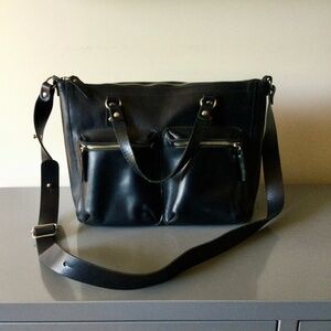 M0851 - *Like NEW - Black Leather Satchel Structured Crossbody Handbag